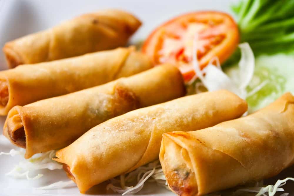 Fresh,fried,chinese,traditional,spring,rolls,food,with,green,salad